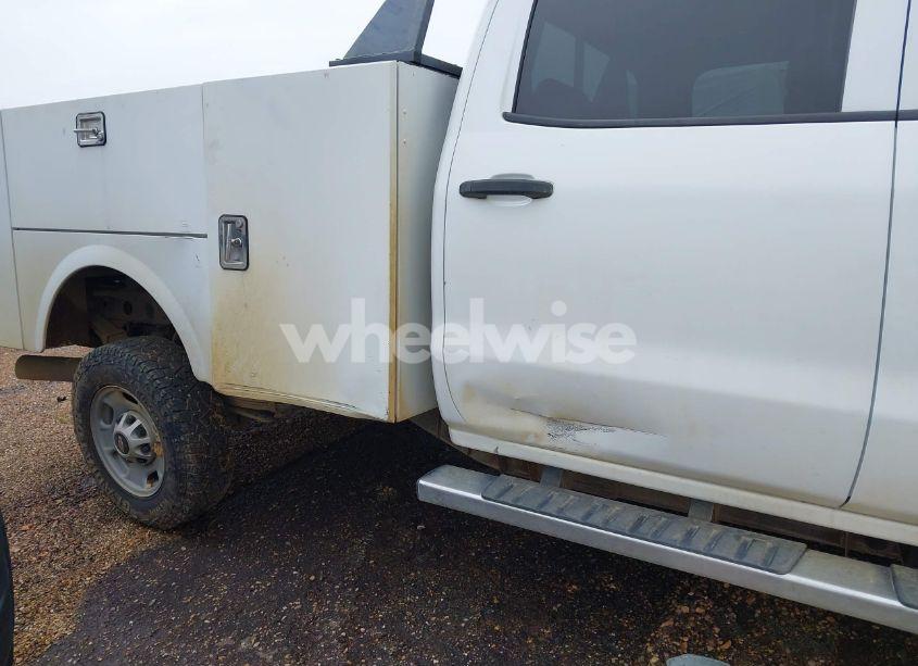 Photo 17 of 2018 Chevrolet Silverado 2500HD WT (VIN 1GC1KUEYXJF212682)