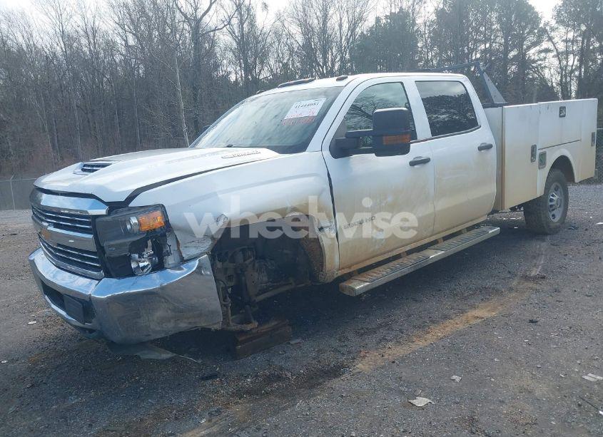 Photo 2 of 2018 Chevrolet Silverado 2500HD WT (VIN 1GC1KUEYXJF212682)