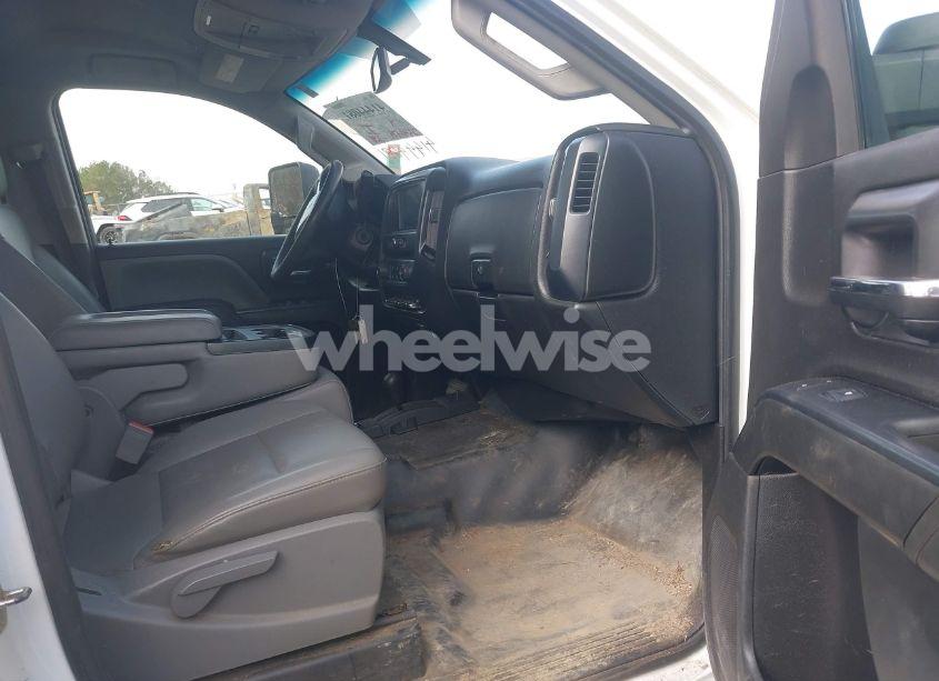 Photo 5 of 2018 Chevrolet Silverado 2500HD WT (VIN 1GC1KUEYXJF212682)