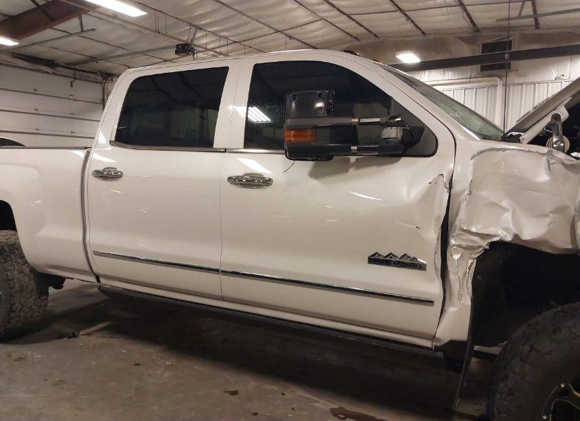 Photo 14 of 2019 Chevrolet Silverado 2500HD HIGH COUNTRY (VIN 1GC1KUEYXKF146975)