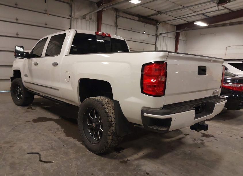 Photo 3 of 2019 Chevrolet Silverado 2500HD HIGH COUNTRY (VIN 1GC1KUEYXKF146975)