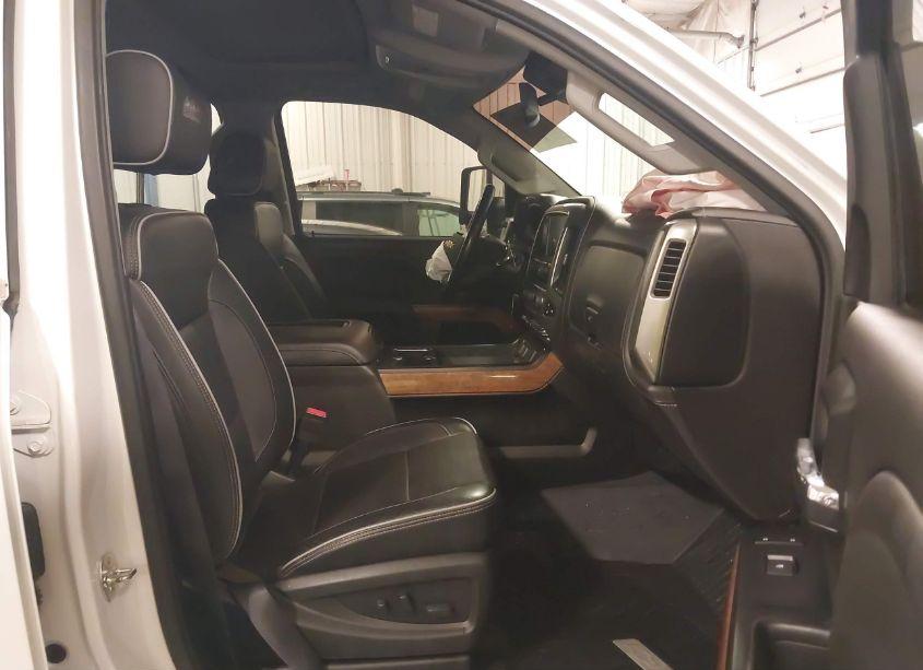 Photo 5 of 2019 Chevrolet Silverado 2500HD HIGH COUNTRY (VIN 1GC1KUEYXKF146975)