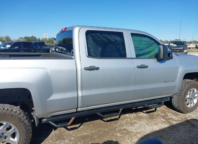 Photo 13 of 2015 Chevrolet Silverado 2500HD LT (VIN 1GC1KVE80FF115648)