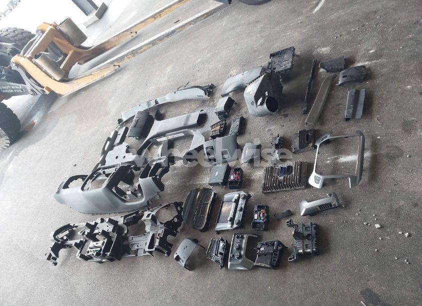 Photo 16 of 2015 Chevrolet Silverado 2500HD LT (VIN 1GC1KVE82FF105963)