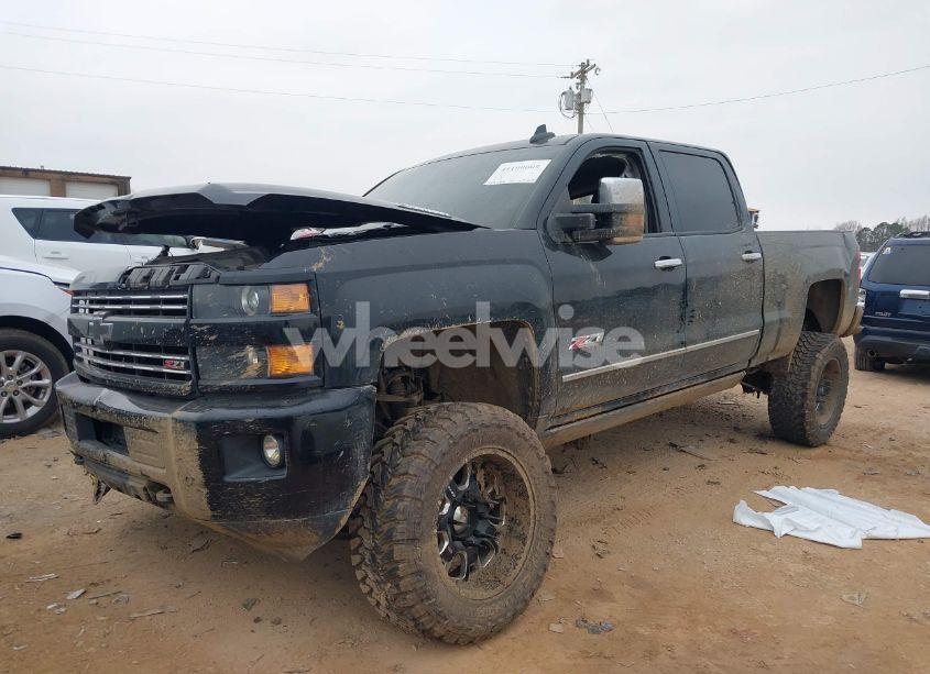 Photo 2 of 2016 Chevrolet Silverado 2500HD LT (VIN 1GC1KVE85GF250173)