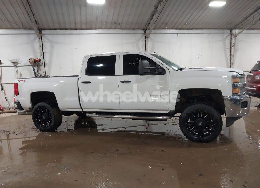 Photo 13 of 2015 Chevrolet Silverado 2500HD LT (VIN 1GC1KVE86FF158469)