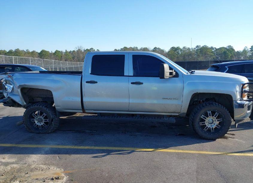 Photo 13 of 2015 Chevrolet Silverado 2500HD LT (VIN 1GC1KVEG1FF192472)