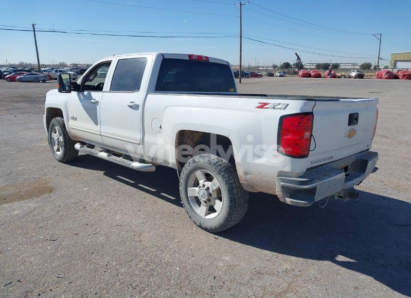 Photo 3 of 2018 Chevrolet Silverado 2500HD LT (VIN 1GC1KVEG2JF167203)