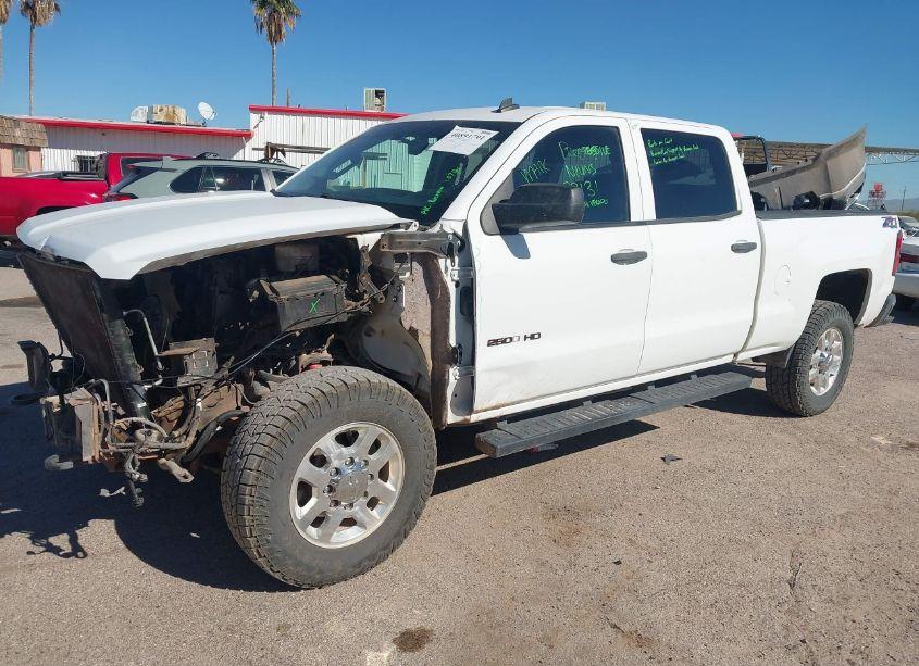 Photo 2 of 2015 Chevrolet Silverado 2500HD LT (VIN 1GC1KVEG4FF131147)