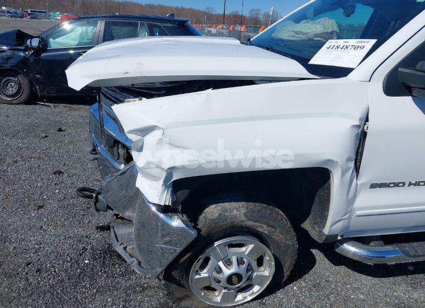 Photo 6 of 2017 Chevrolet Silverado 2500HD LT (VIN 1GC1KVEG4HF155497)