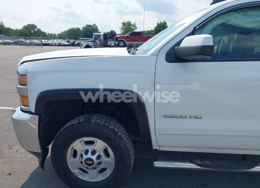Photo 12 of 2015 Chevrolet Silverado 2500HD LT (VIN 1GC1KVEG8FF569475)