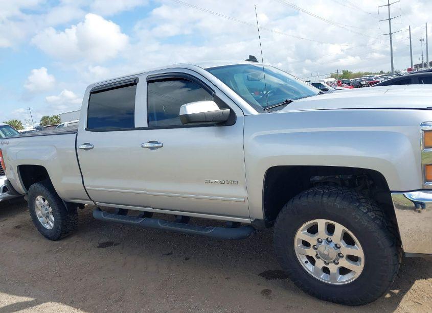 Photo 13 of 2015 Chevrolet Silverado 2500HD LT (VIN 1GC1KVEG8FF586745)