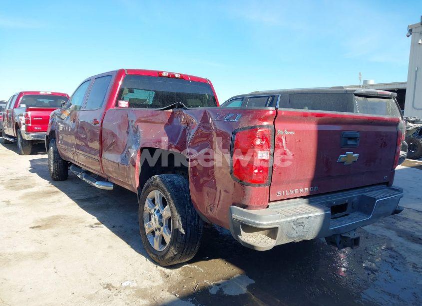 Photo 3 of 2018 Chevrolet Silverado 2500HD LT (VIN 1GC1KVEG8JF260226)