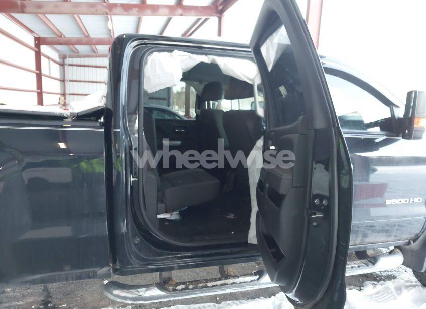 Photo 8 of 2017 Chevrolet Silverado 2500HD LT (VIN 1GC1KVEGXHF105705)