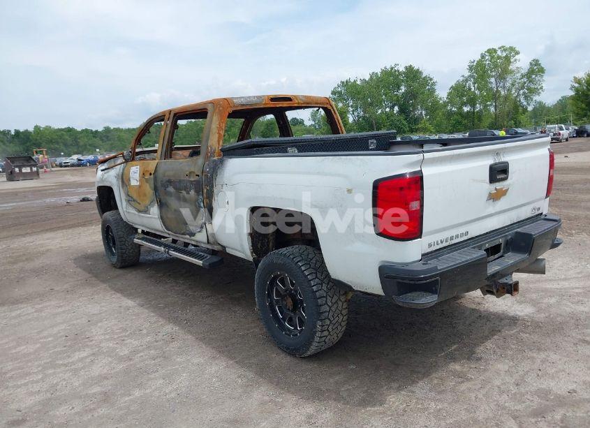 Photo 3 of 2018 Chevrolet Silverado 2500HD LT (VIN 1GC1KVEY1JF271786)