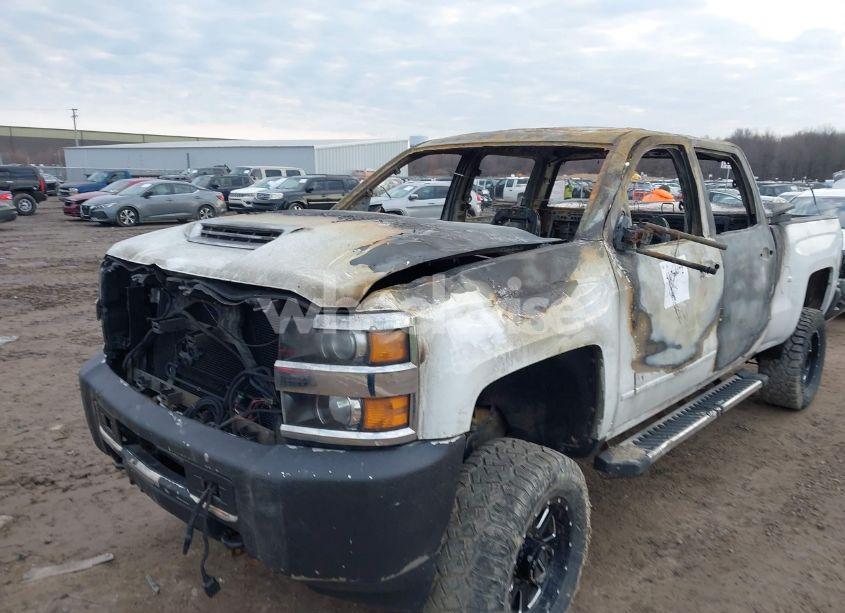Photo 6 of 2018 Chevrolet Silverado 2500HD LT (VIN 1GC1KVEY1JF271786)