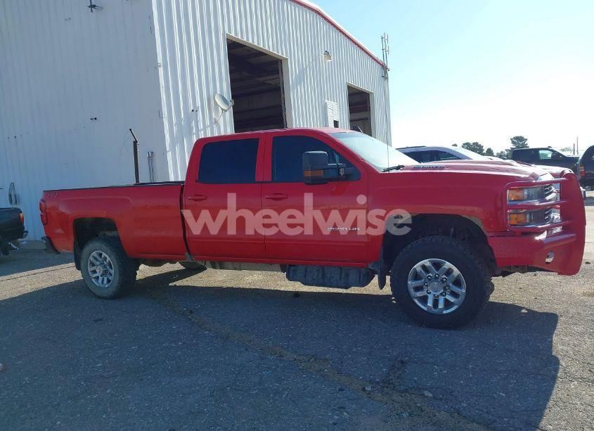 Photo 13 of 2018 Chevrolet Silverado 2500HD LT (VIN 1GC1KVEY3JF184567)