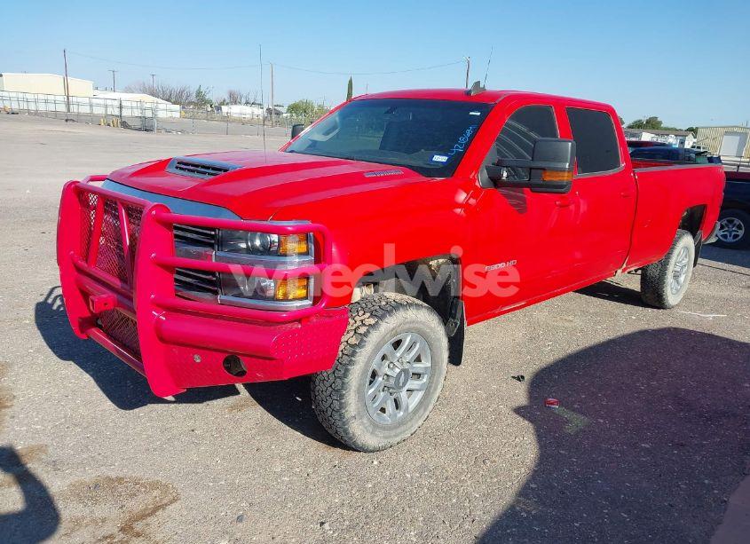 Photo 2 of 2018 Chevrolet Silverado 2500HD LT (VIN 1GC1KVEY3JF184567)