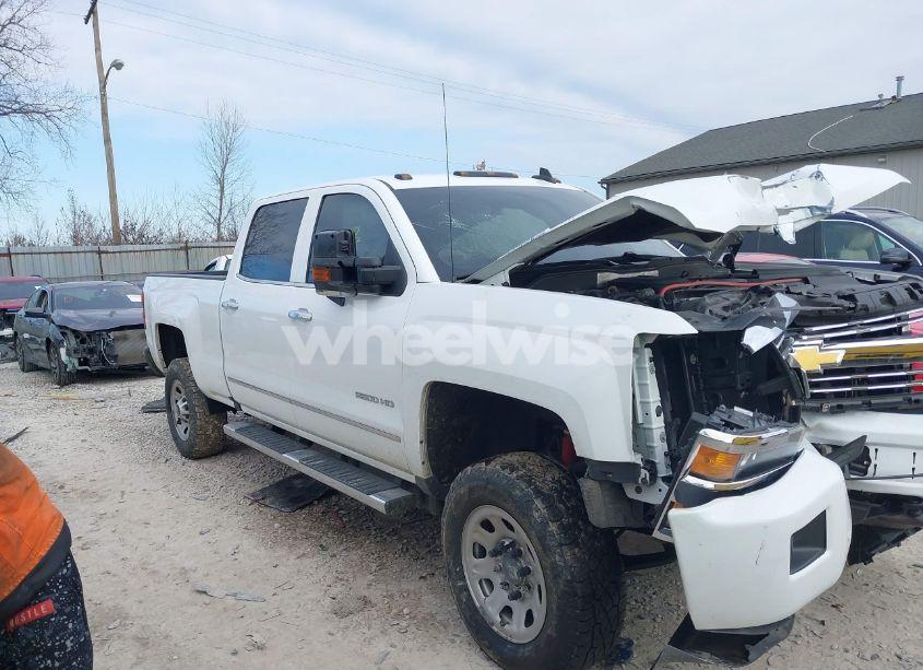 Photo 13 of 2015 Chevrolet Silverado 2500HD LTZ (VIN 1GC1KWE82FF678190)
