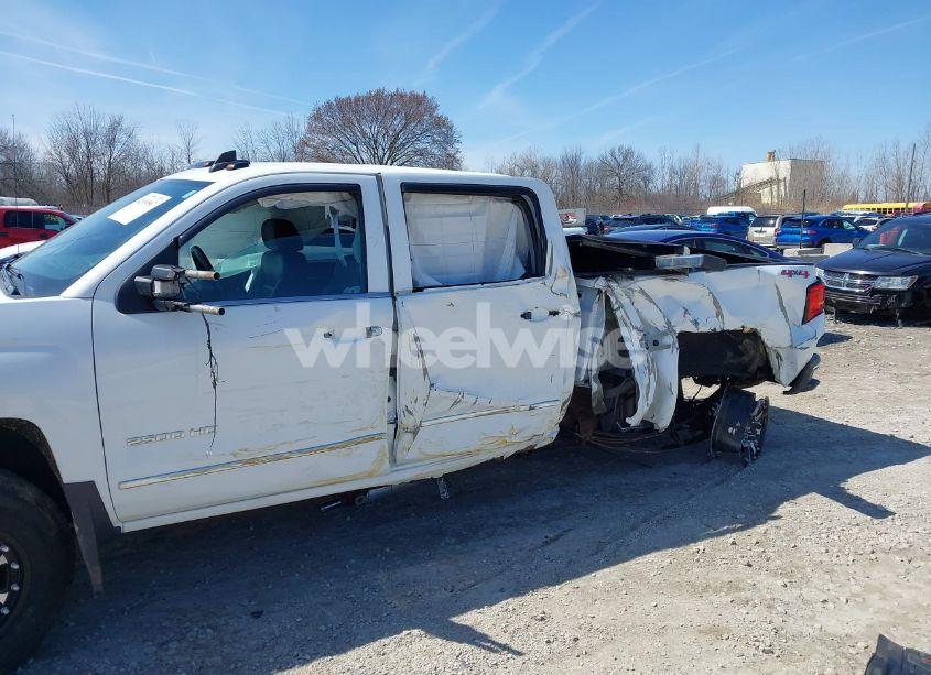 Photo 6 of 2015 Chevrolet Silverado 2500HD LTZ (VIN 1GC1KWE84FF682323)