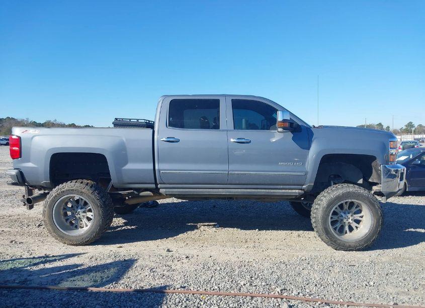 Photo 13 of 2015 Chevrolet Silverado 2500HD LTZ (VIN 1GC1KWE87FF611648)