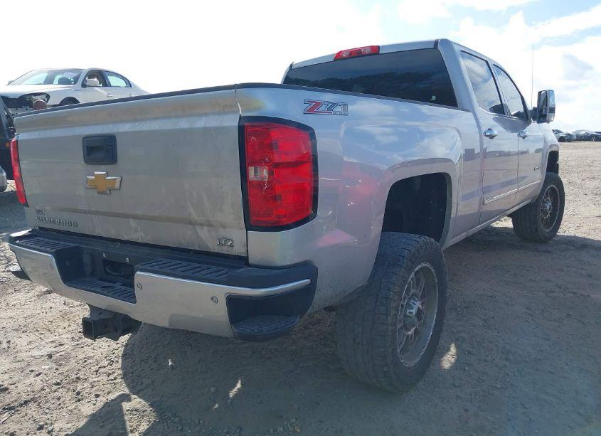 Photo 4 of 2015 Chevrolet Silverado 2500HD LTZ (VIN 1GC1KWE88FF635182)