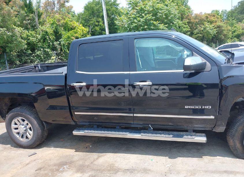 Photo 13 of 2017 Chevrolet Silverado 2500HD LTZ (VIN 1GC1KWEG4HF151987)