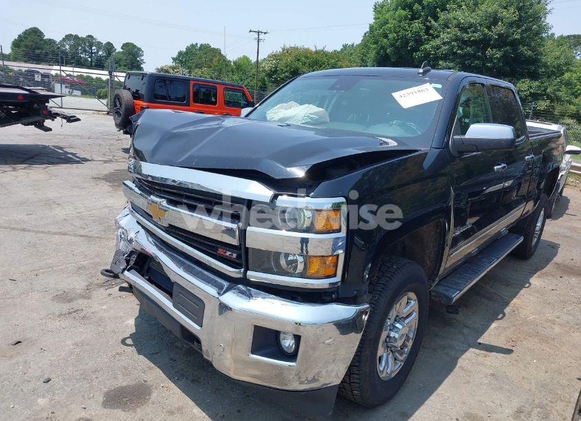Photo 2 of 2017 Chevrolet Silverado 2500HD LTZ (VIN 1GC1KWEG4HF151987)
