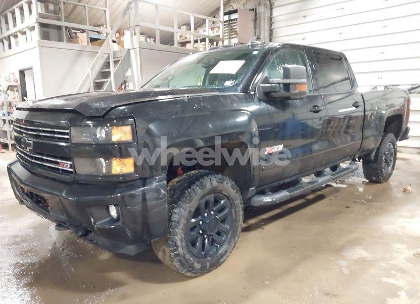 Photo 2 of 2018 Chevrolet Silverado 2500HD LTZ (VIN 1GC1KWEG4JF240352)