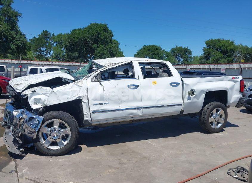 Photo 6 of 2017 Chevrolet Silverado 2500HD LTZ (VIN 1GC1KWEG5HF250074)