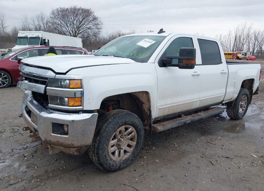 Photo 2 of 2019 Chevrolet Silverado 3500HD LT (VIN 1GC1KWEG5KF100845)
