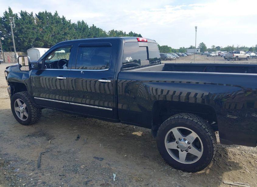 Photo 14 of 2017 Chevrolet Silverado 2500HD LTZ (VIN 1GC1KWEY0HF105646)