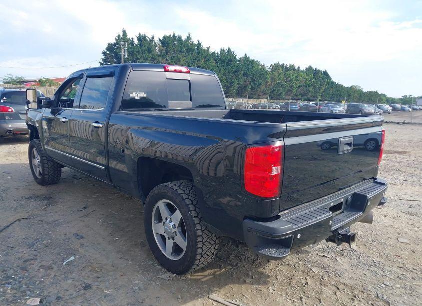 Photo 3 of 2017 Chevrolet Silverado 2500HD LTZ (VIN 1GC1KWEY0HF105646)