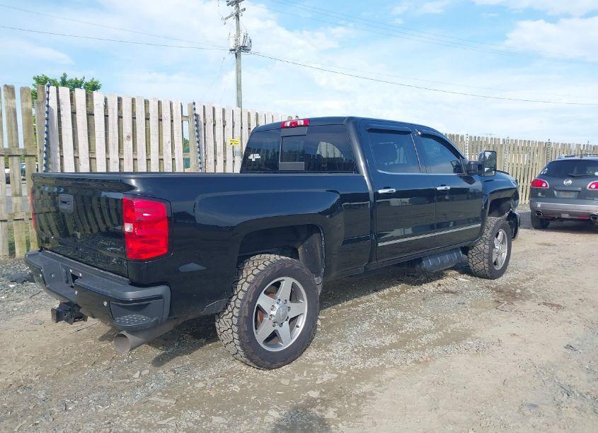 Photo 4 of 2017 Chevrolet Silverado 2500HD LTZ (VIN 1GC1KWEY0HF105646)
