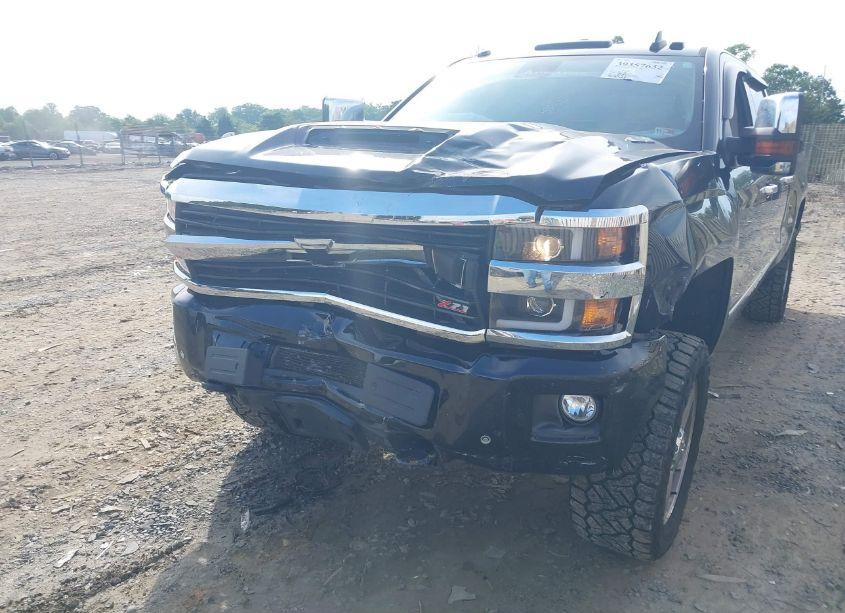 Photo 6 of 2017 Chevrolet Silverado 2500HD LTZ (VIN 1GC1KWEY0HF105646)