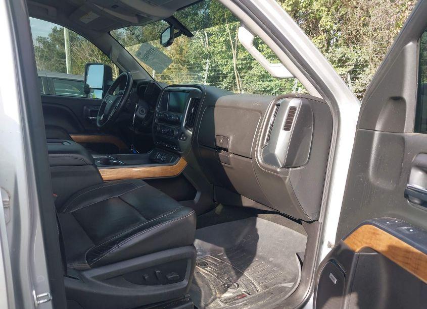 Photo 5 of 2017 Chevrolet Silverado 2500HD LTZ (VIN 1GC1KWEY2HF118141)