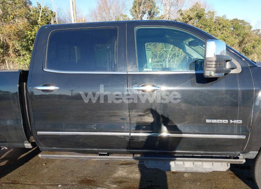 Photo 14 of 2018 Chevrolet Silverado 2500HD LTZ (VIN 1GC1KWEY2JF219024)