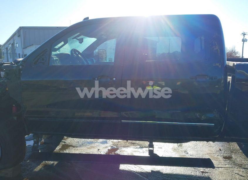 Photo 15 of 2018 Chevrolet Silverado 2500HD LTZ (VIN 1GC1KWEY2JF219024)