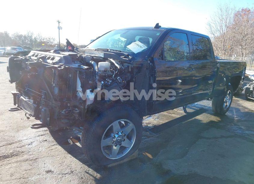 Photo 2 of 2018 Chevrolet Silverado 2500HD LTZ (VIN 1GC1KWEY2JF219024)