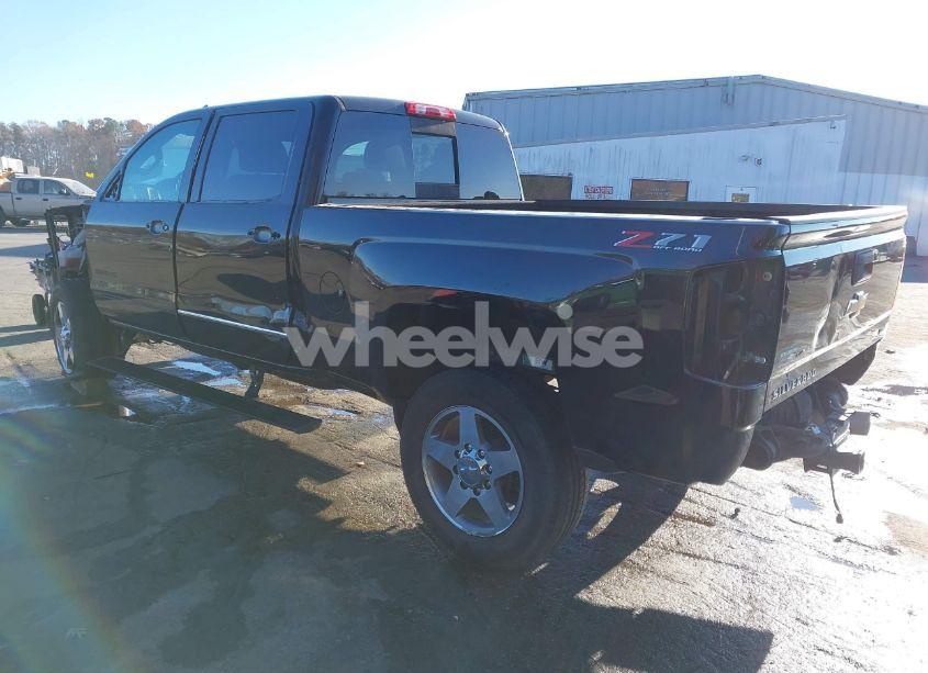 Photo 3 of 2018 Chevrolet Silverado 2500HD LTZ (VIN 1GC1KWEY2JF219024)