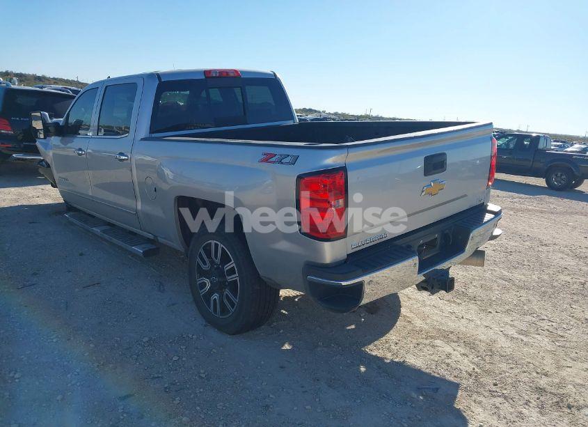 Photo 3 of 2018 Chevrolet Silverado 2500HD LTZ (VIN 1GC1KWEY4JF193641)