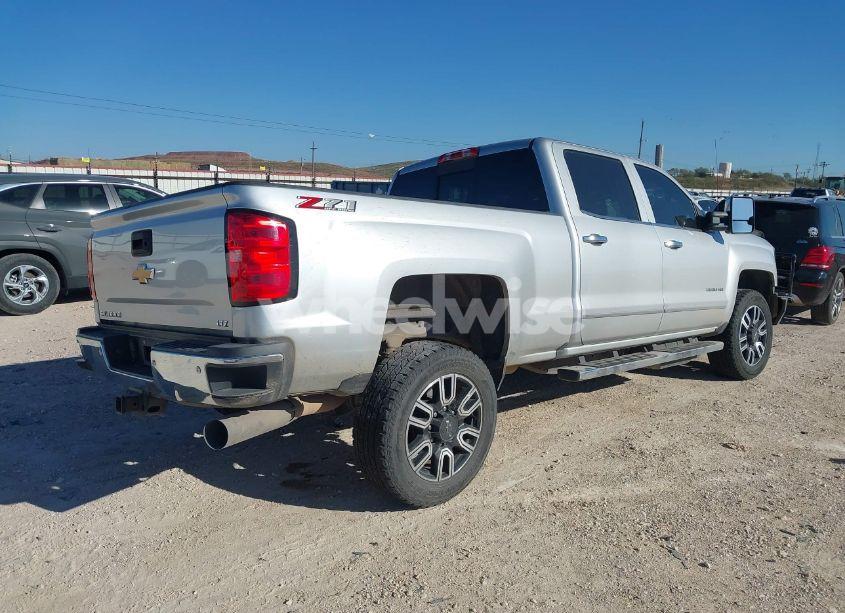 Photo 4 of 2018 Chevrolet Silverado 2500HD LTZ (VIN 1GC1KWEY4JF193641)