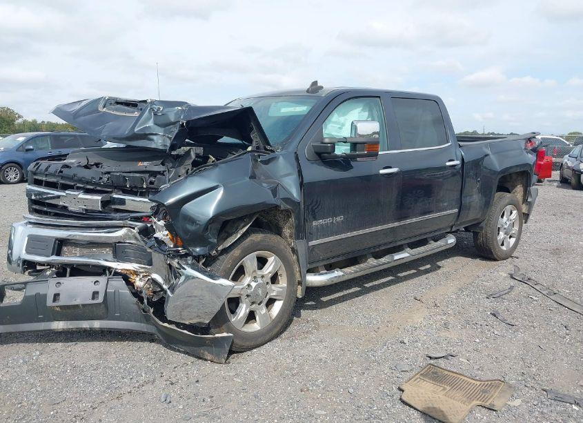 Photo 2 of 2018 Chevrolet Silverado 2500HD LTZ (VIN 1GC1KWEY4JF240585)