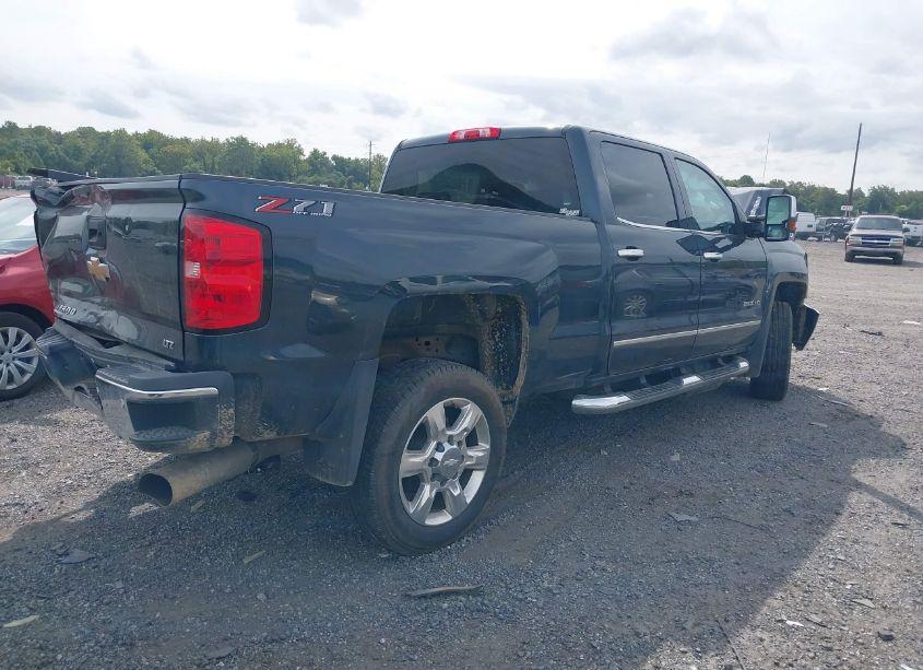Photo 4 of 2018 Chevrolet Silverado 2500HD LTZ (VIN 1GC1KWEY4JF240585)