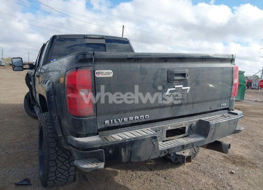 Photo 3 of 2017 Chevrolet Silverado 2500HD LTZ (VIN 1GC1KWEY6HF192100)