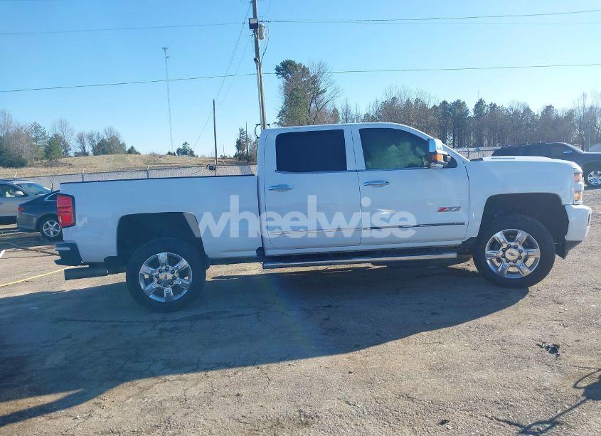 Photo 13 of 2018 Chevrolet Silverado 2500HD LTZ (VIN 1GC1KWEY7JF109344)