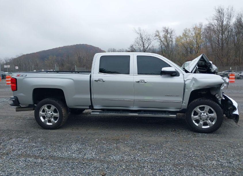 Photo 13 of 2018 Chevrolet Silverado 2500HD LTZ (VIN 1GC1KWEY7JF178521)