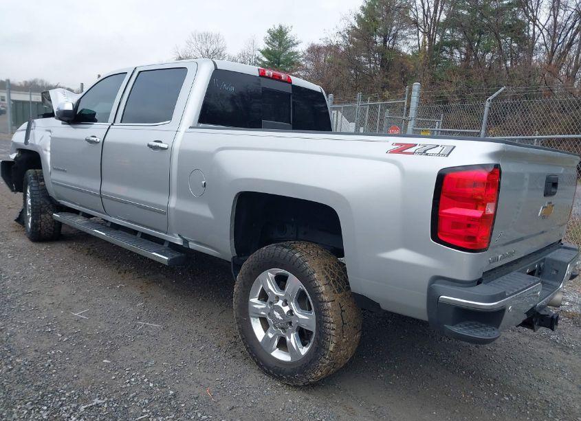 Photo 3 of 2018 Chevrolet Silverado 2500HD LTZ (VIN 1GC1KWEY7JF178521)