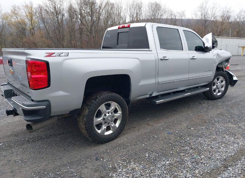 Photo 4 of 2018 Chevrolet Silverado 2500HD LTZ (VIN 1GC1KWEY7JF178521)