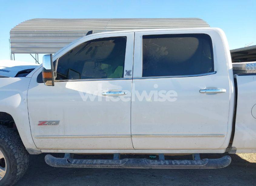 Photo 14 of 2018 Chevrolet Silverado 2500HD LTZ (VIN 1GC1KWEY8JF224454)